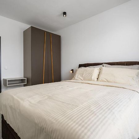 Villa De La Vie With Heated Swimming Pool Rasa Ngoại thất bức ảnh