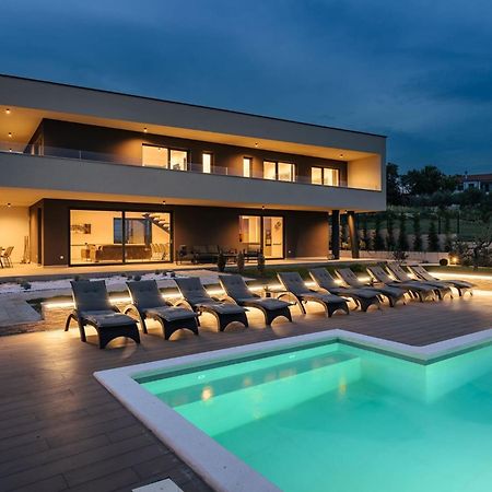 Villa De La Vie With Heated Swimming Pool Rasa Ngoại thất bức ảnh