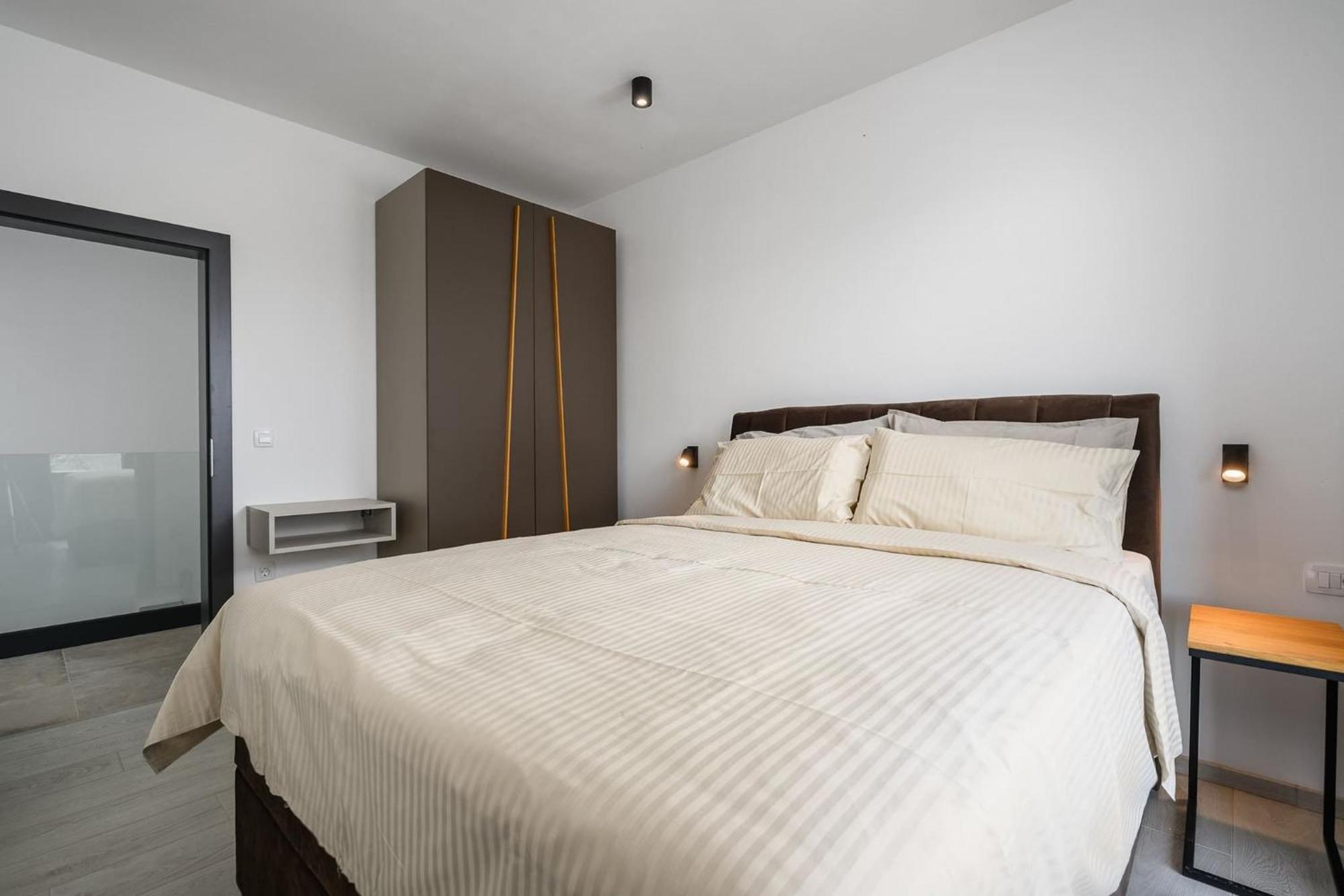 Villa De La Vie With Heated Swimming Pool Rasa Ngoại thất bức ảnh