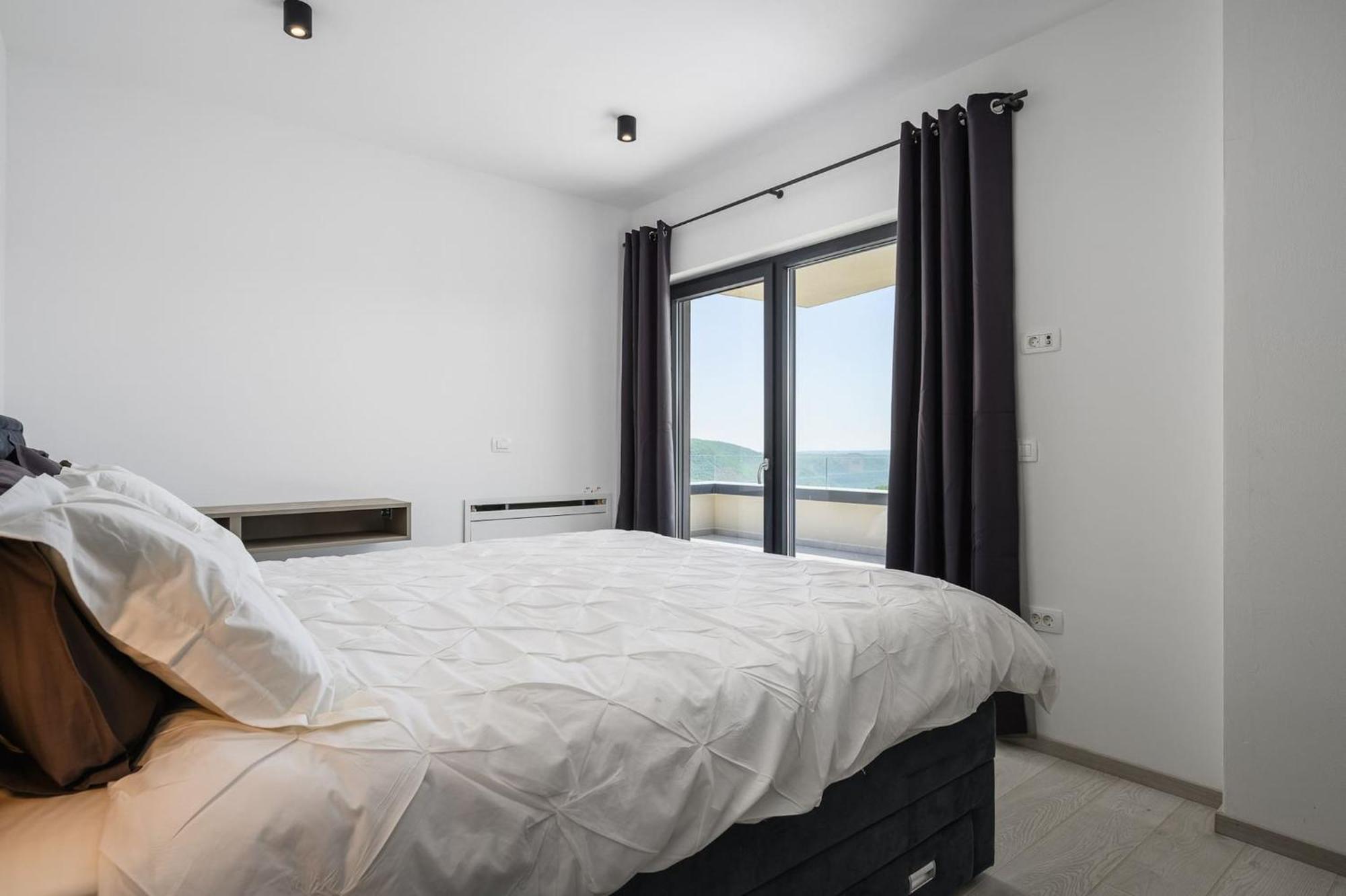 Villa De La Vie With Heated Swimming Pool Rasa Ngoại thất bức ảnh